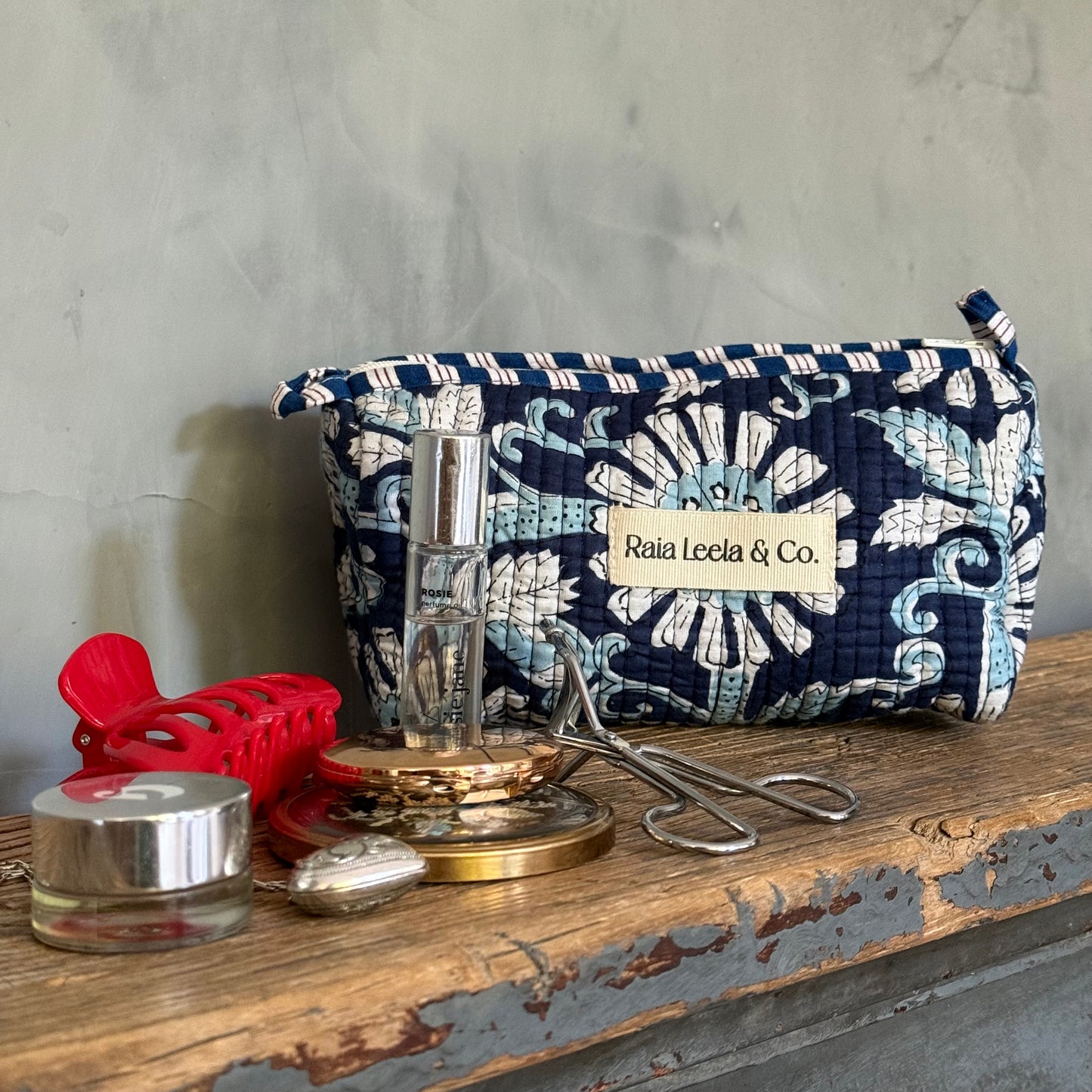 Essentials pouch - Blue floral