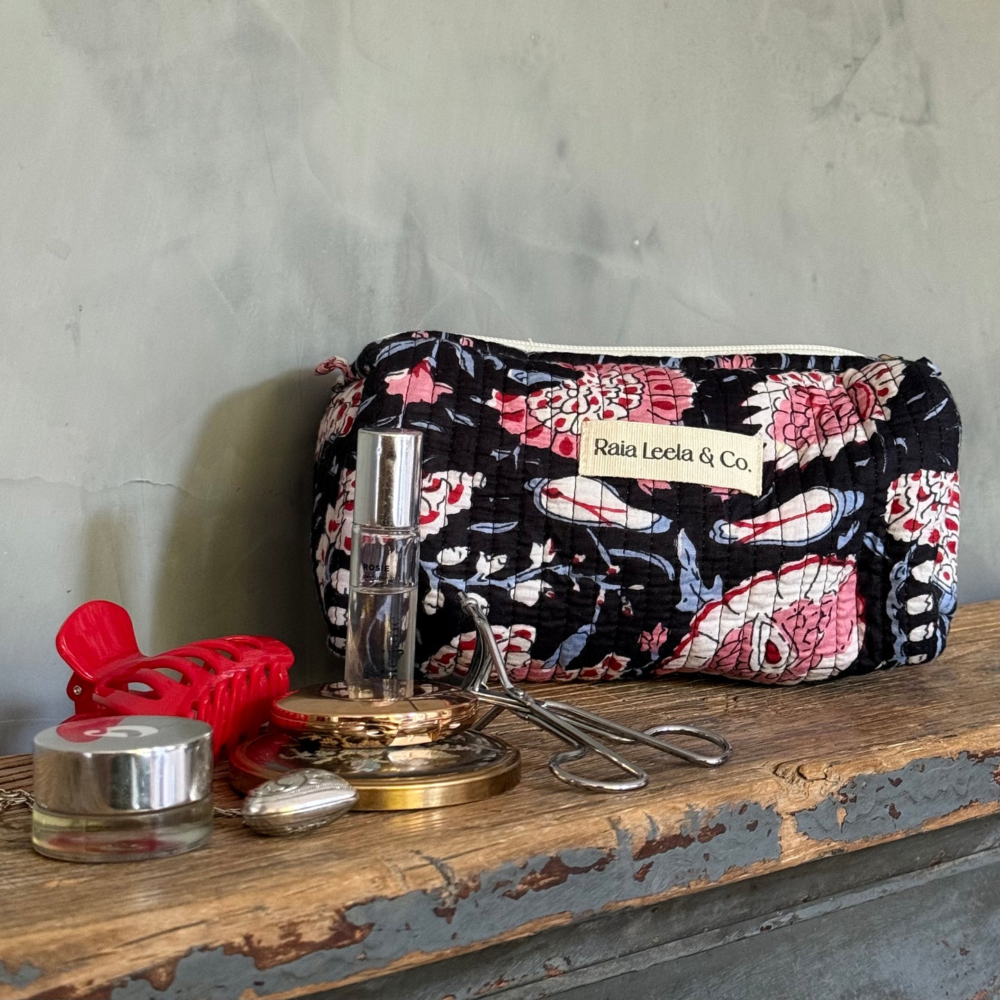 Essentials Pouch - Black floral