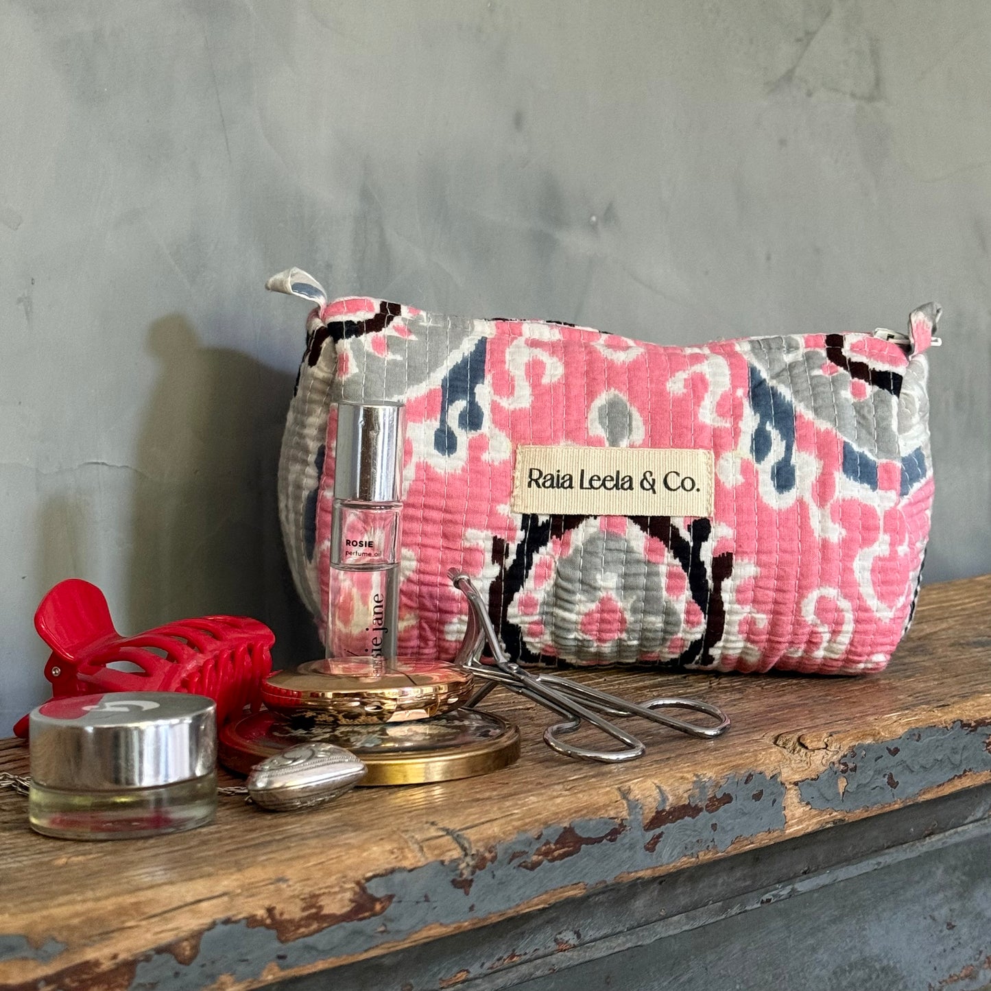 Essentials pouch - Pink Ikat